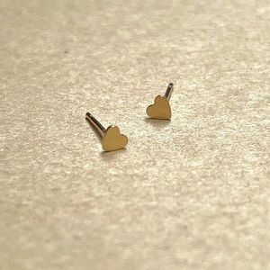 Brand NEW 14K gold-filled tiny heart stud earrings